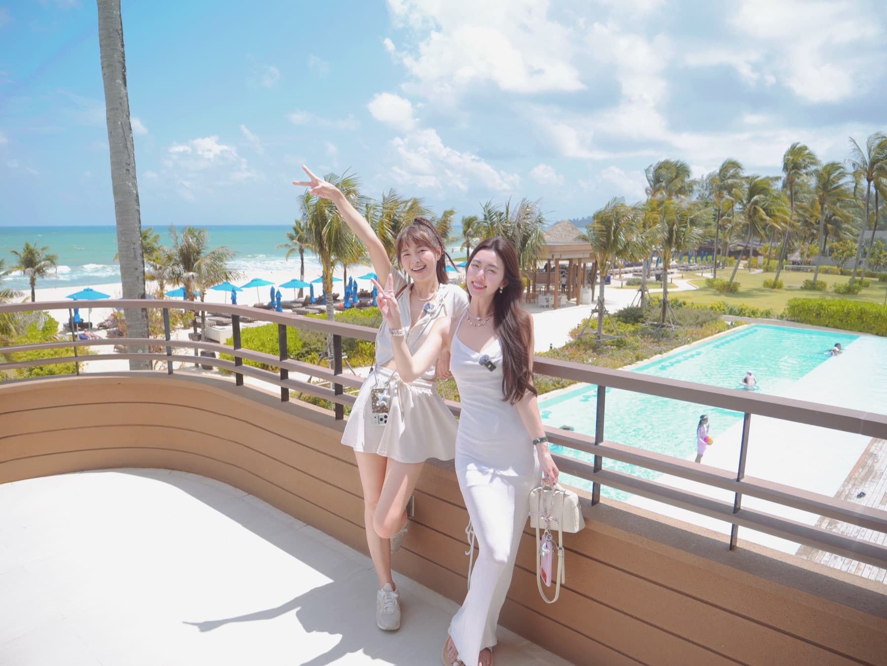 《Alive》 報導封面